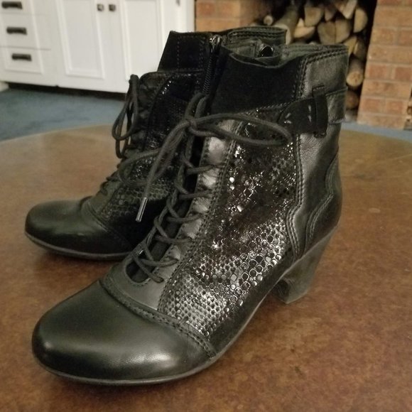 Elegant Black Ankle Boots - Picture 1 of 9